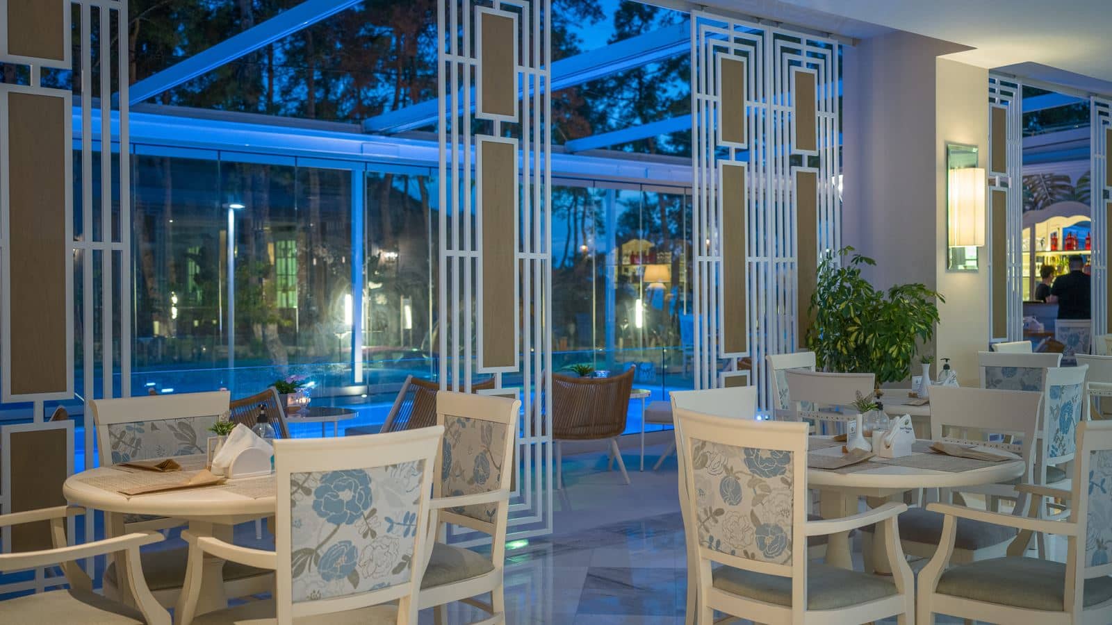 restaurants-main-building