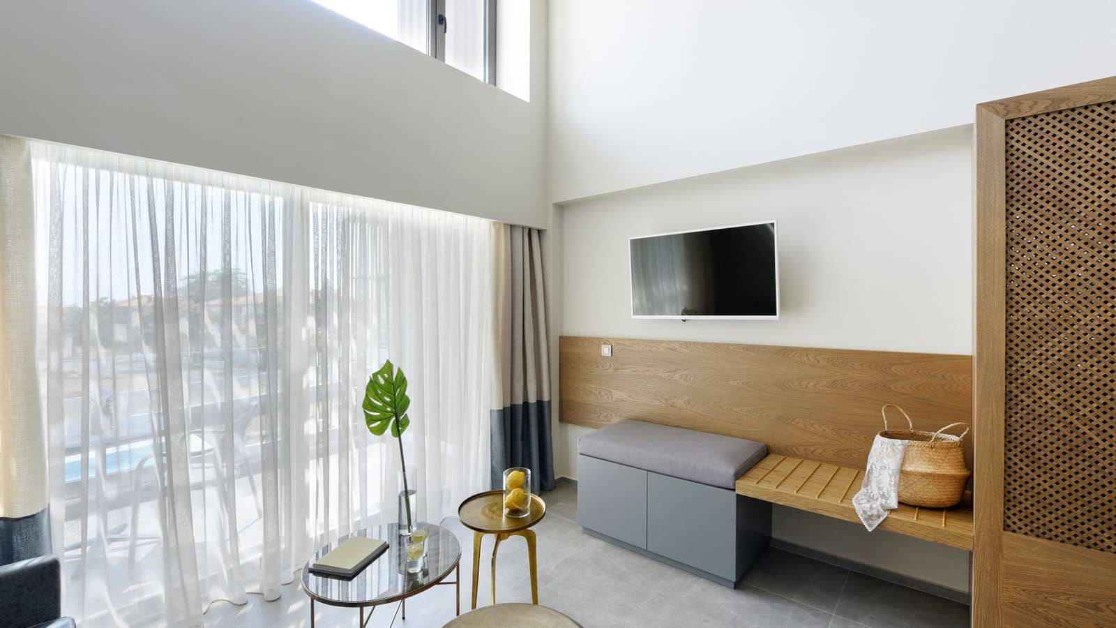 rooms-premier-loft-plus-pool-view