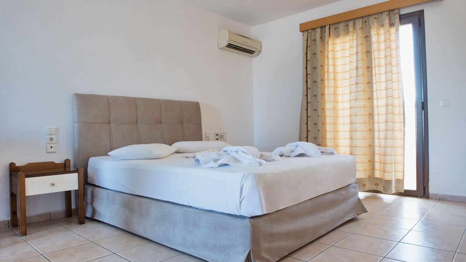 rooms-studio-side-sea-view