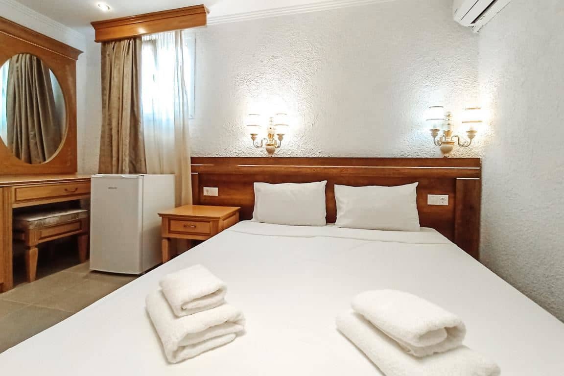 rooms-bungalow-double-room