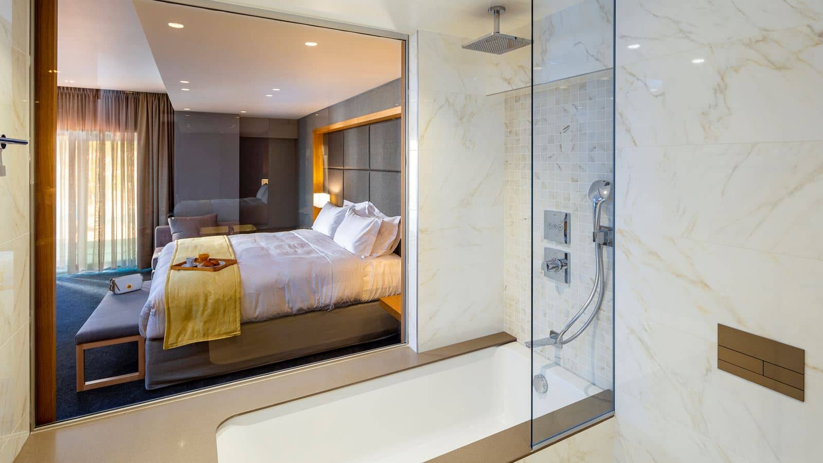 rooms-junior-suite-pool-view