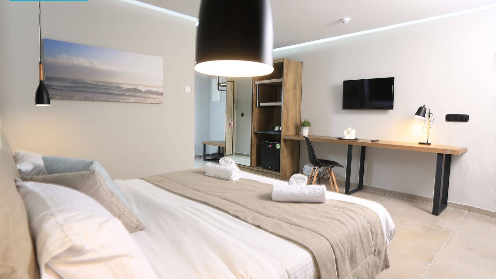 rooms-executive-room-with-pool-view