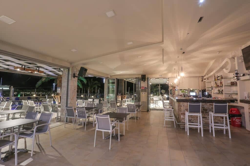bars-pool-snack-bar
