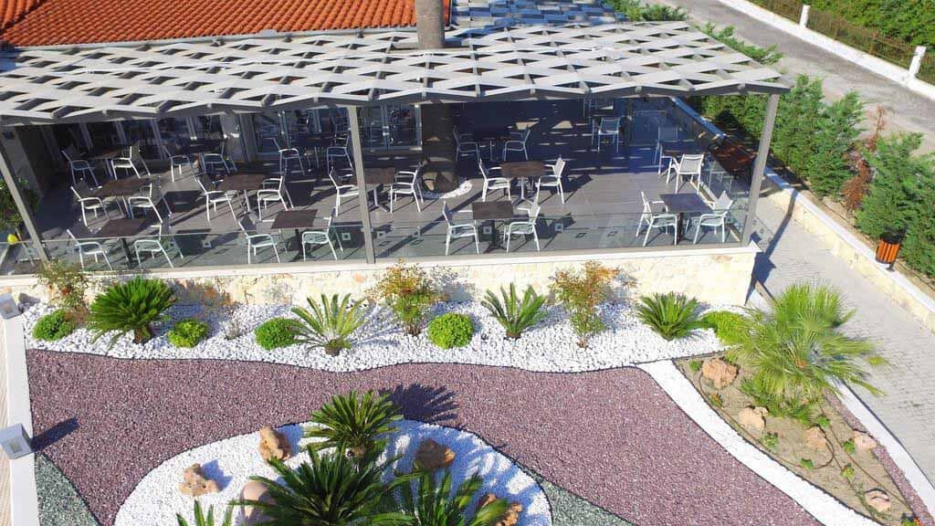 restaurants-pool-snack-bar