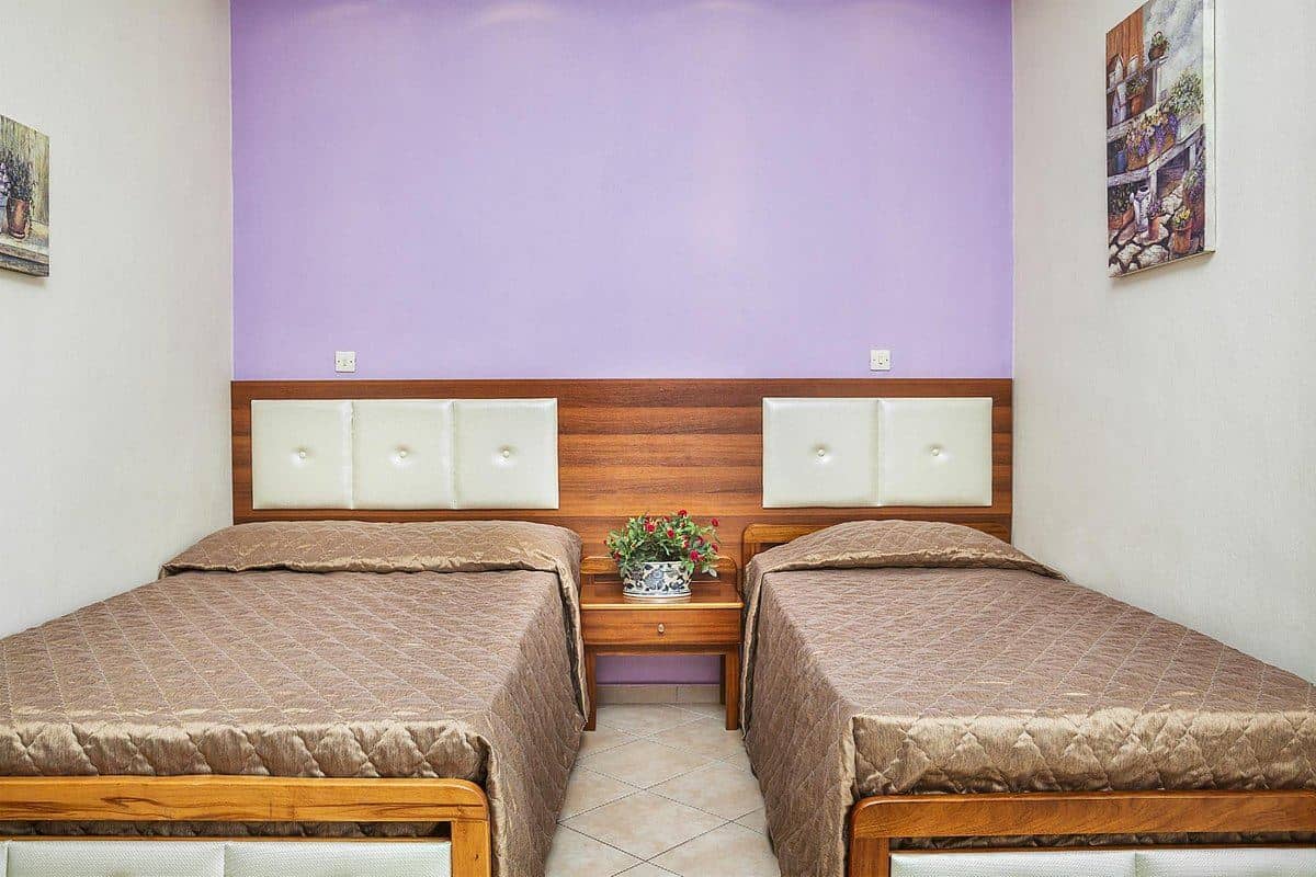 rooms-triple-room