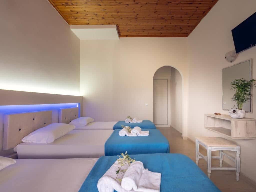 rooms-studio-triple-room