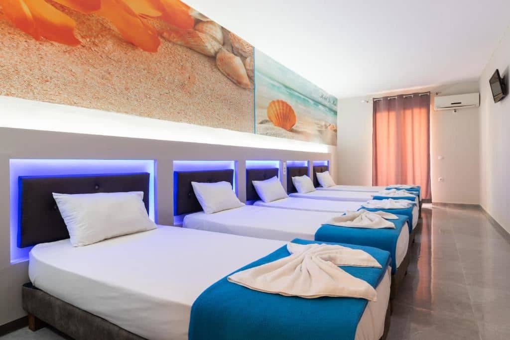 rooms-quadruple-room