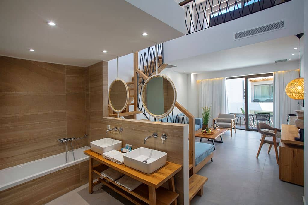 rooms-deluxe-suite-2-level-balcony