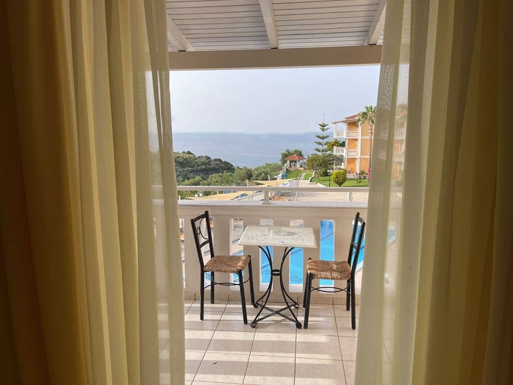 rooms-family-room-sea-view