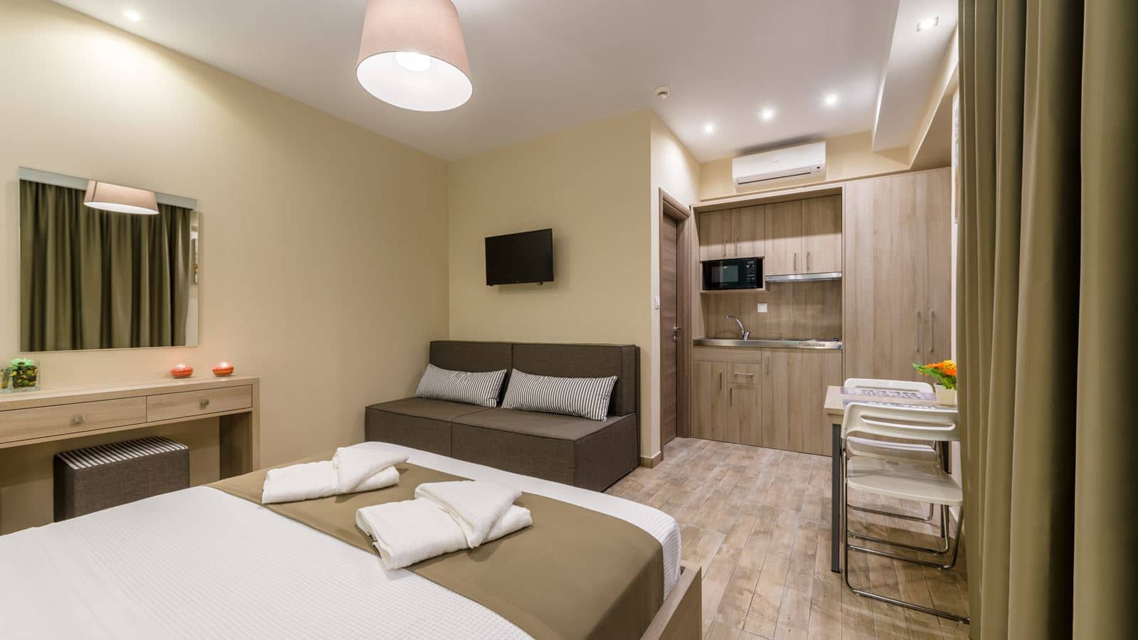 rooms-deluxe-double-room