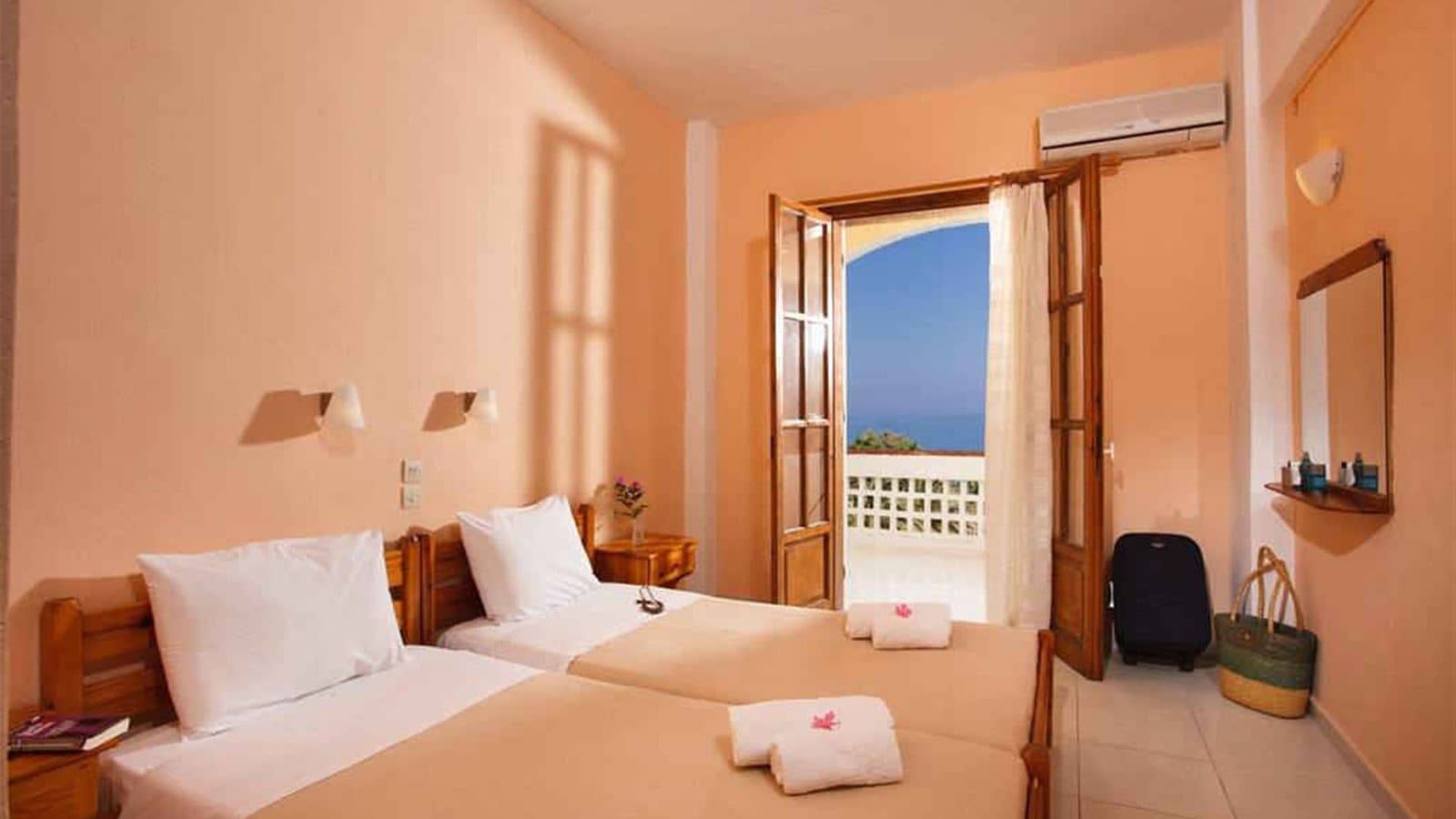 rooms-doubletwin-room