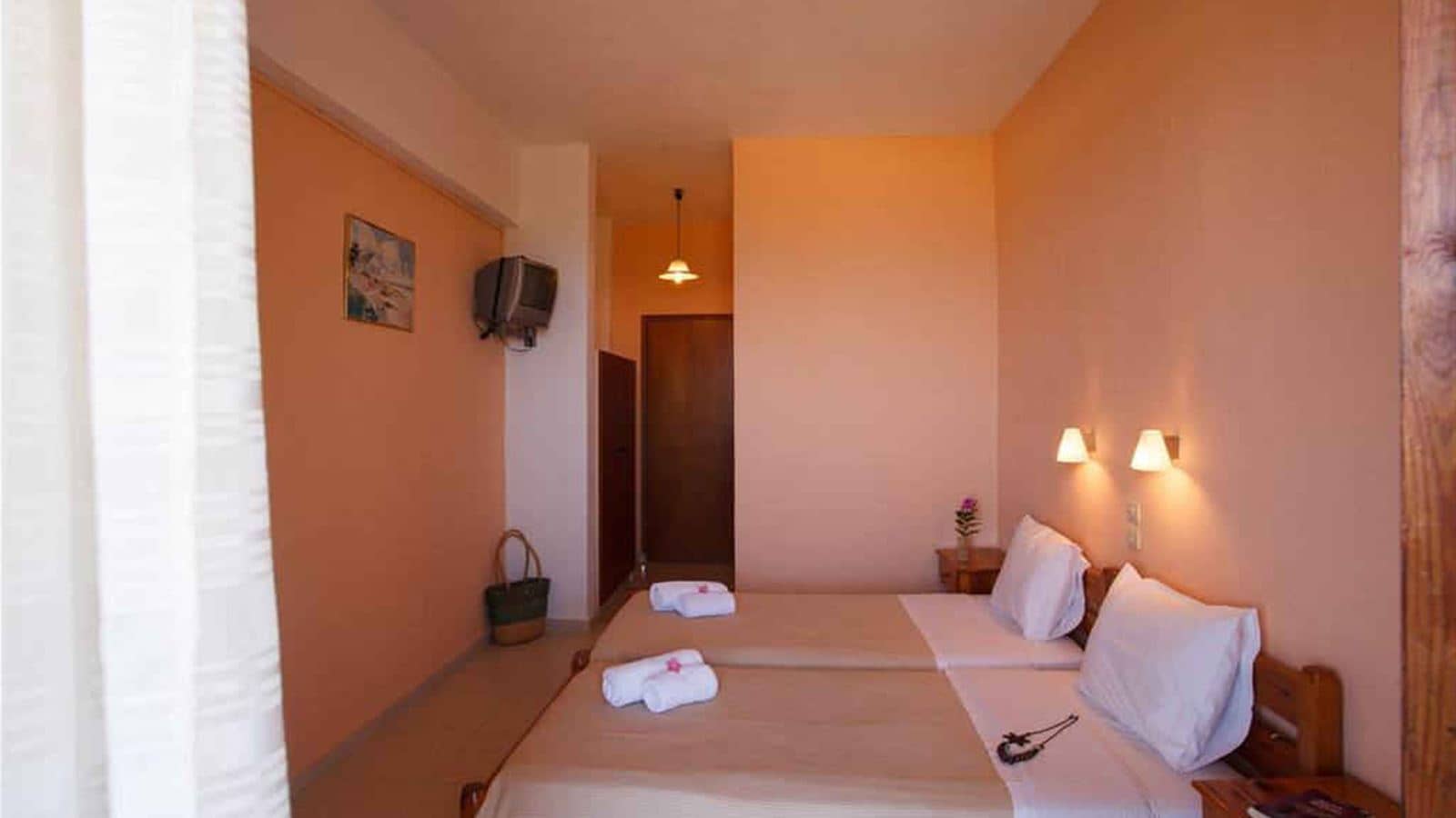 rooms-doubletwin-room