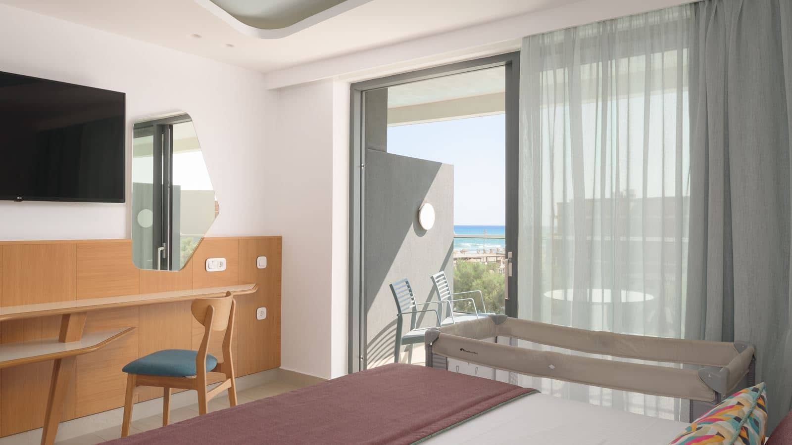 rooms-superior-exclusive-room-with-pool-or-sea-view