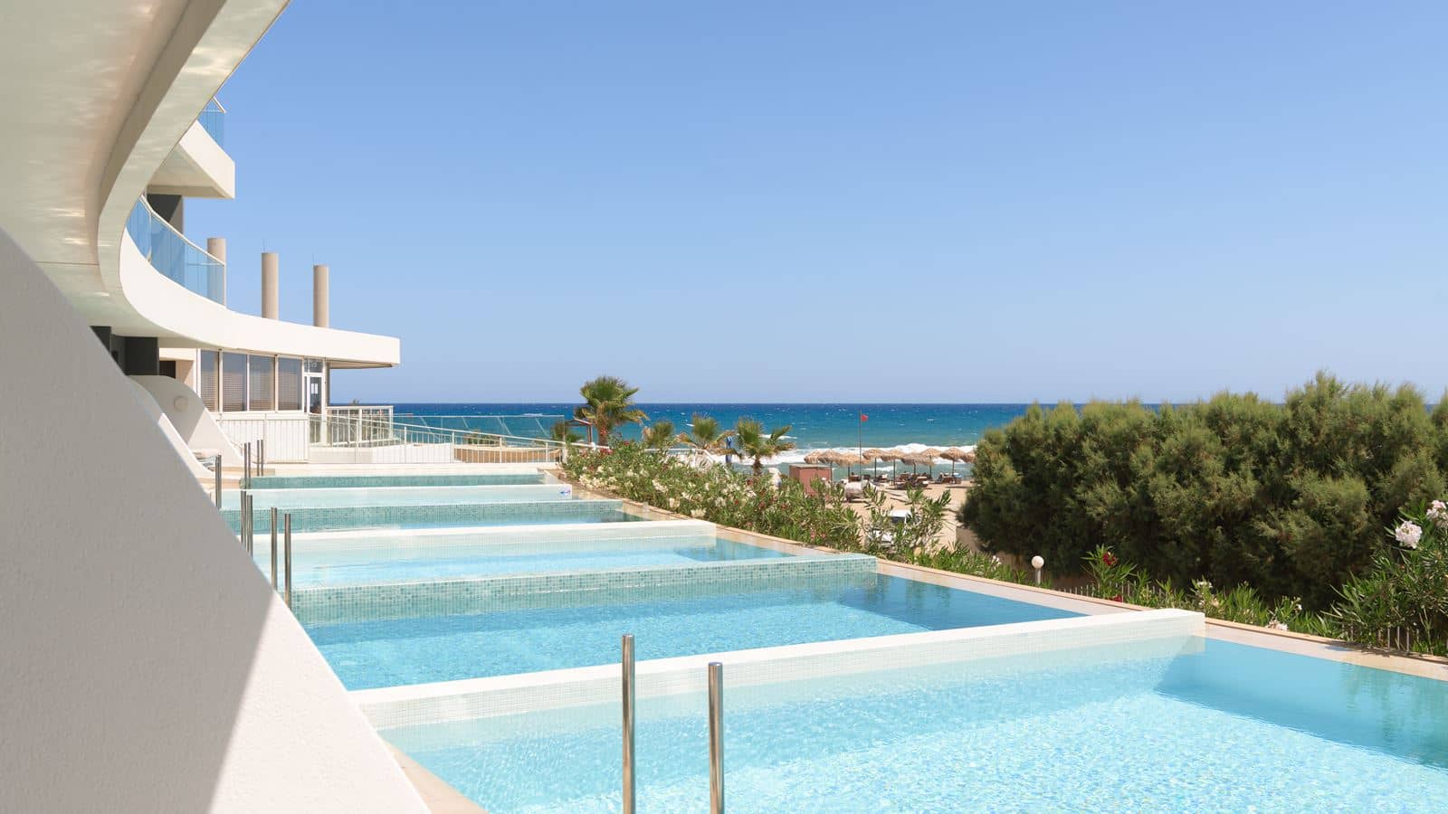 rooms-superior-exclusive-room-with-individual-pool-pool-or-sea-view