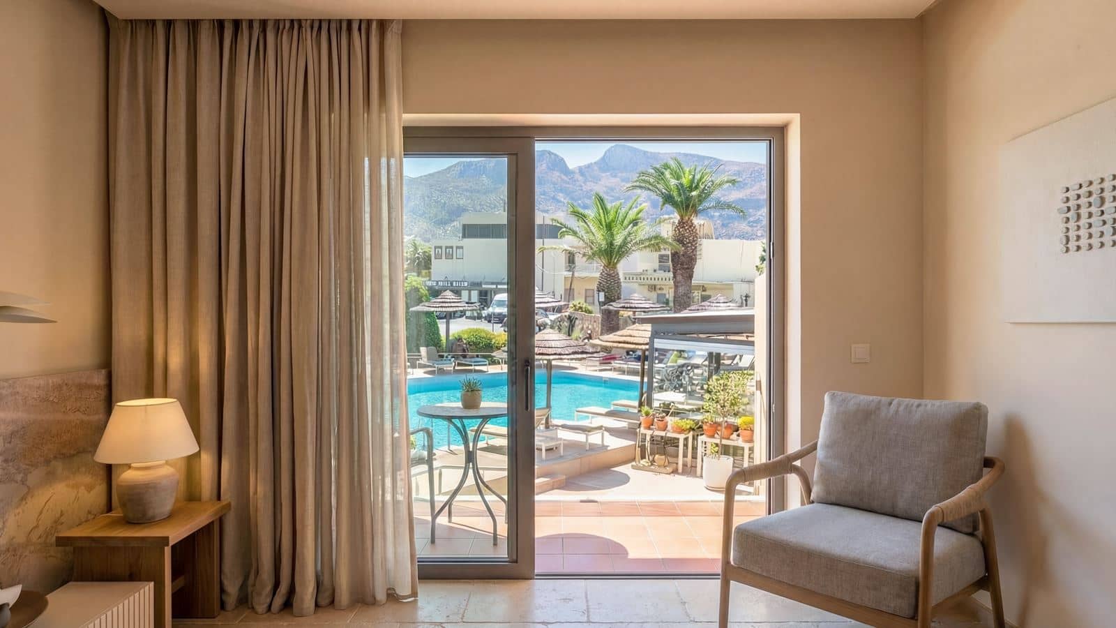 rooms-deluxe-room-with-pool-view