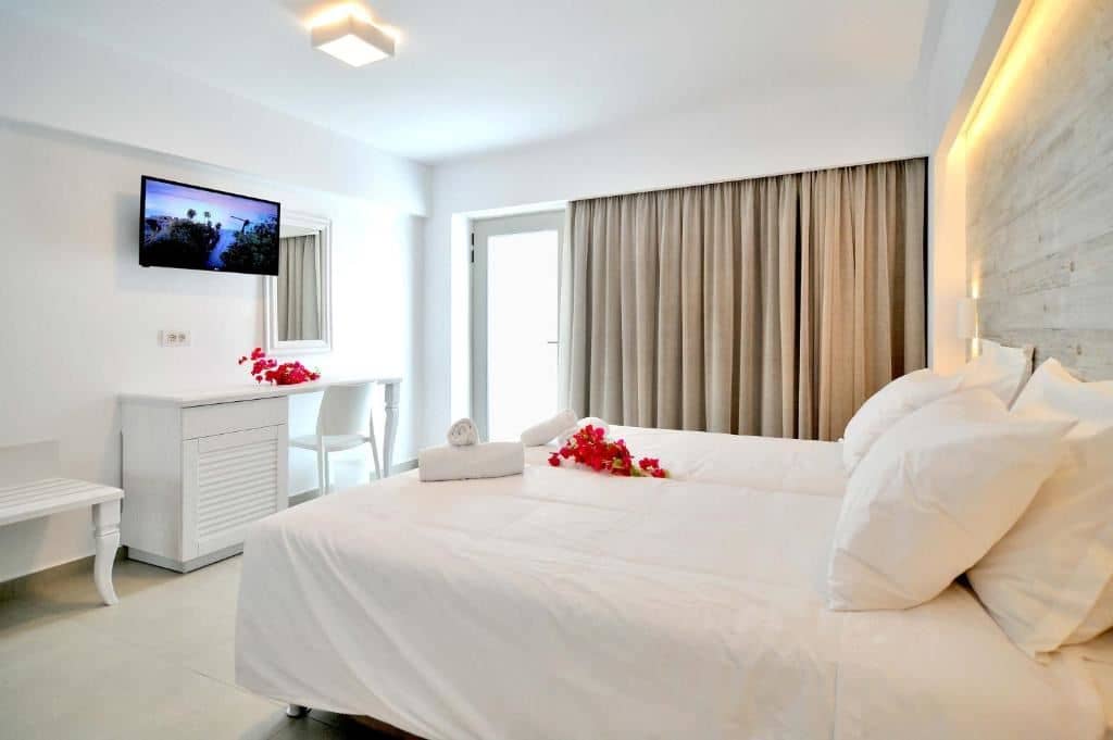 rooms-deluxe-veranda-pool-view