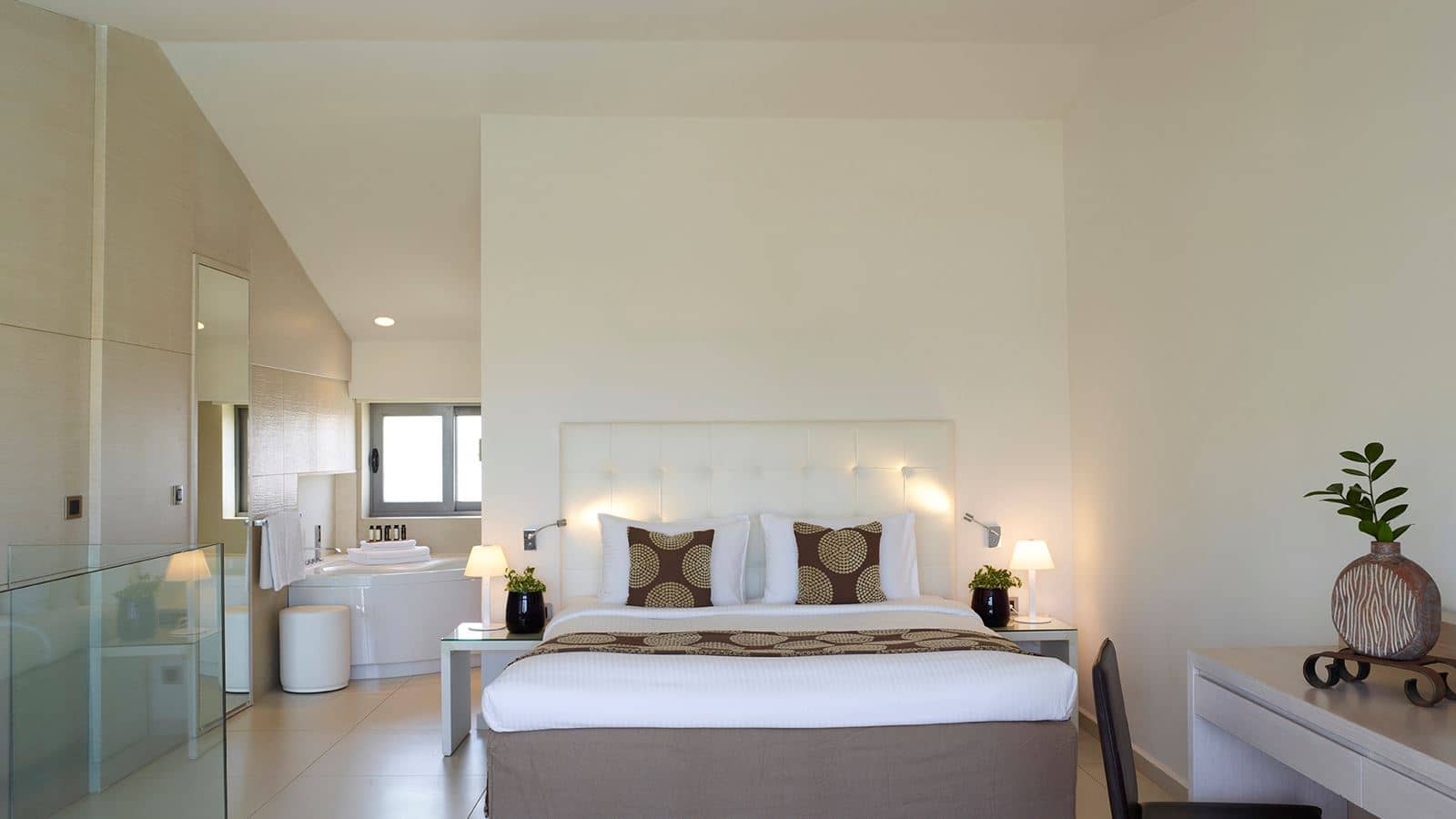 rooms-premium-double-room-with-spa-bath-garden-view