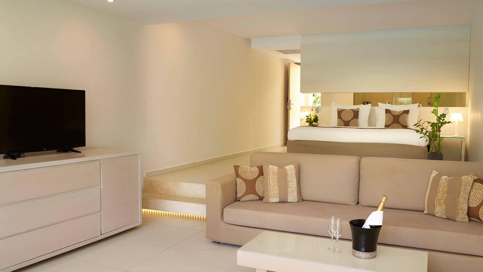 rooms-grand-suite-with-private-pool