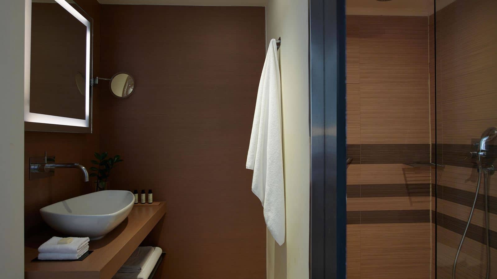 rooms-deluxe-room-with-garden-view