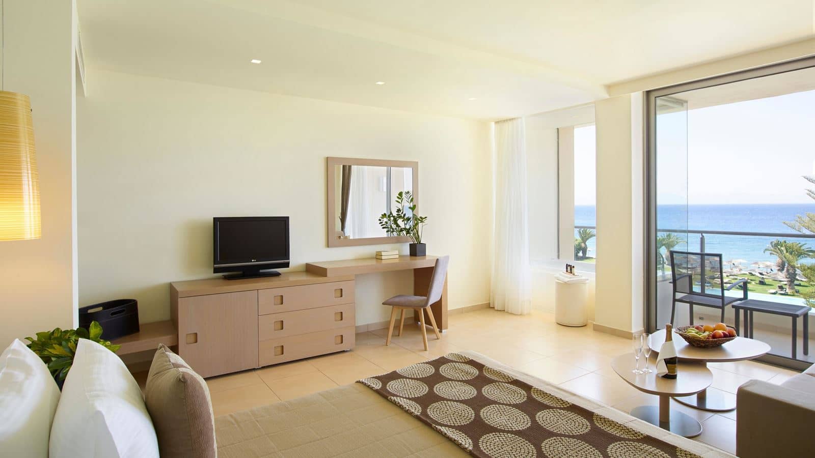 rooms-deluxe-room-with-spa-bath-sea-view