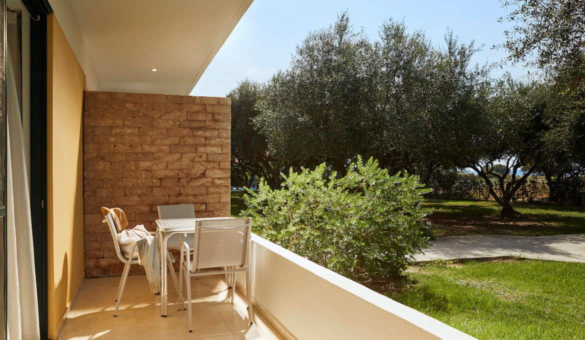 rooms-bungalow-large-sliding-doors-balcony-or-terrace