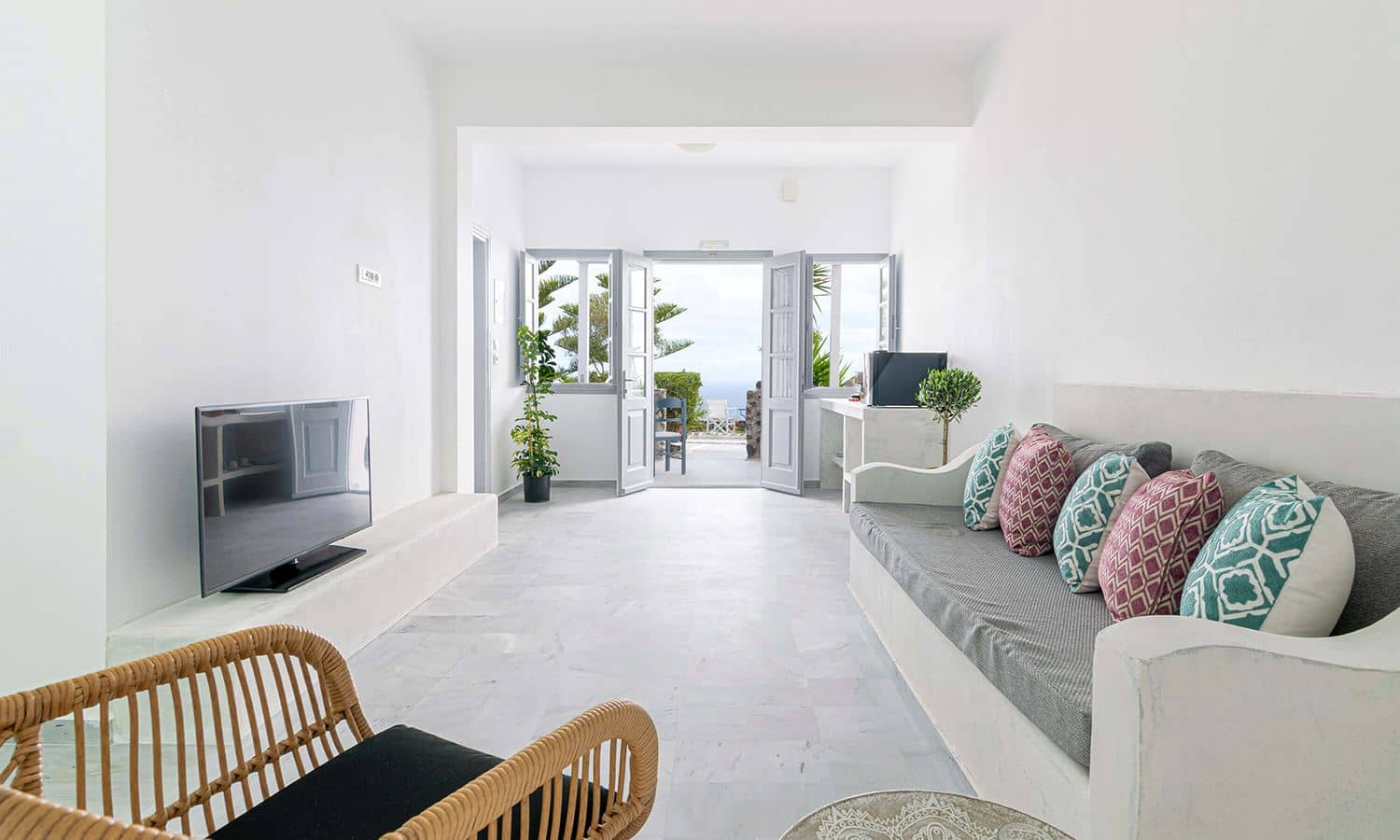 rooms-deluxe-suite-with-hot-tub--seaview