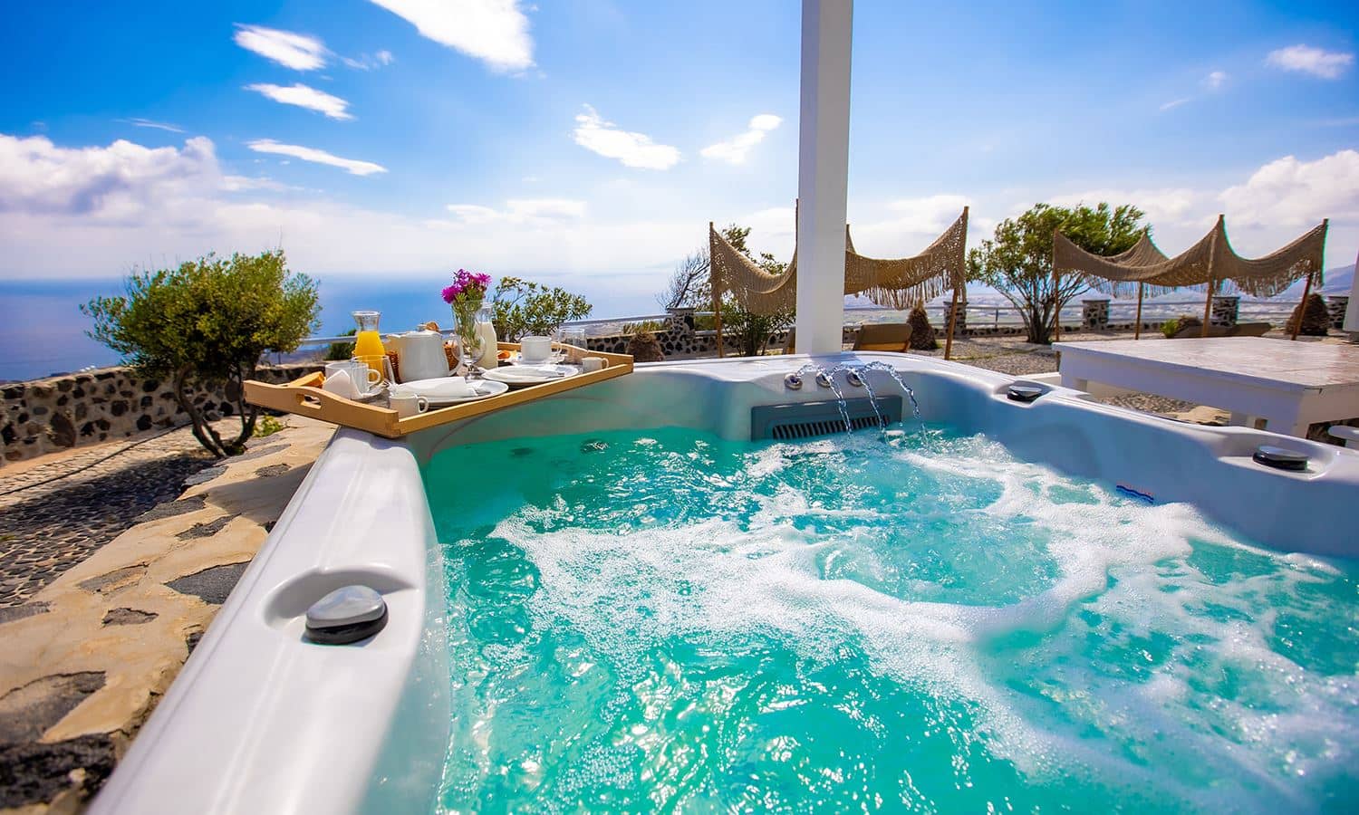 rooms-deluxe-suite-with-hot-tub--seaview