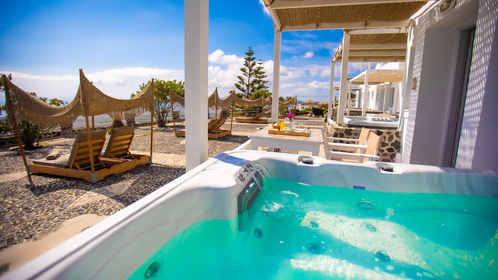 rooms-deluxe-suite-with-hot-tub--seaview