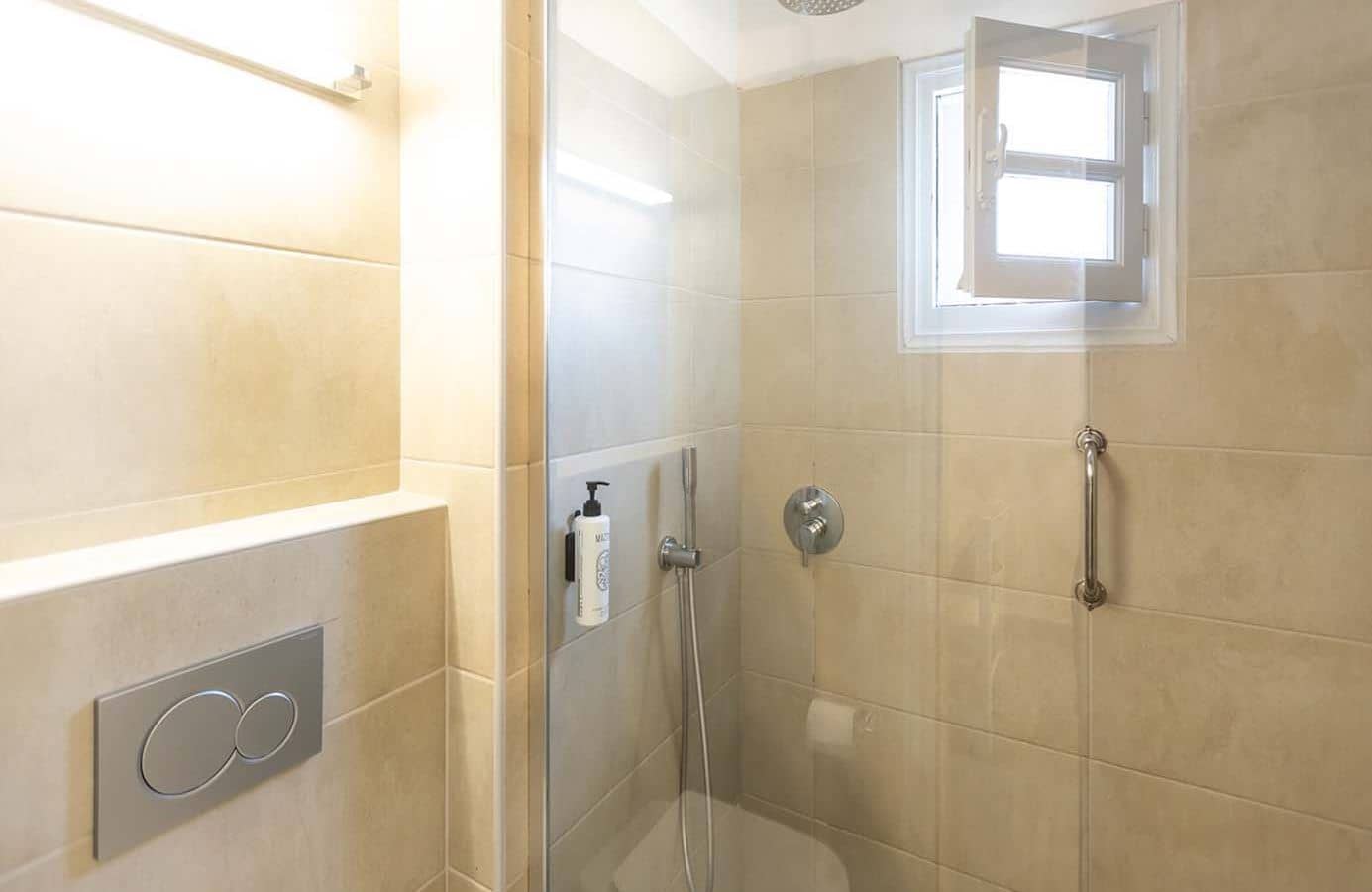 rooms-standard-suite-with-hot-tub