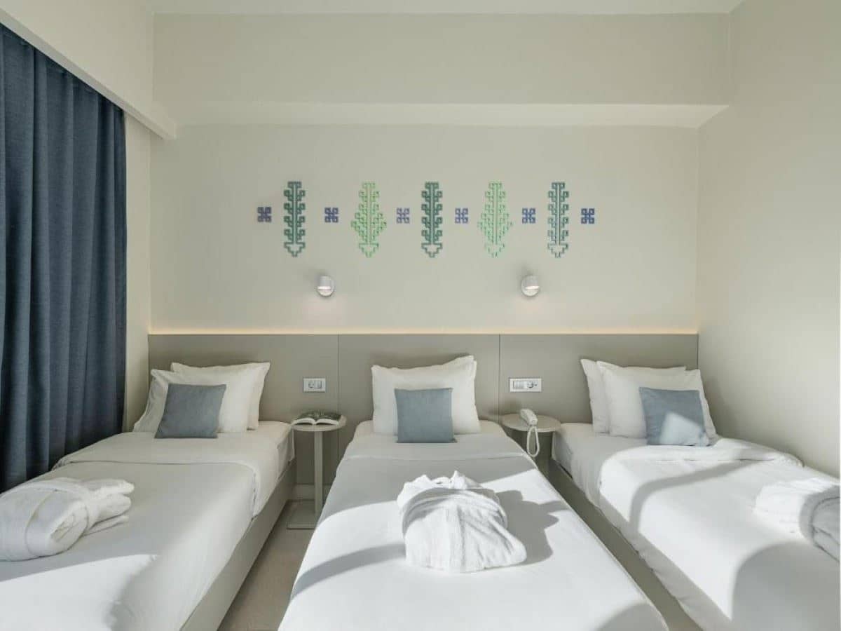 rooms-triple-room-balcony-standard
