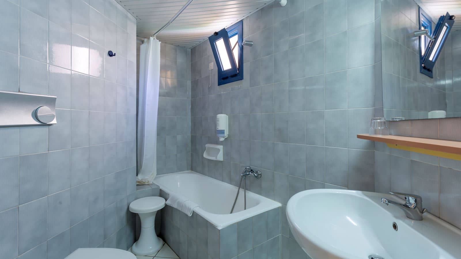rooms-doubletwin-room