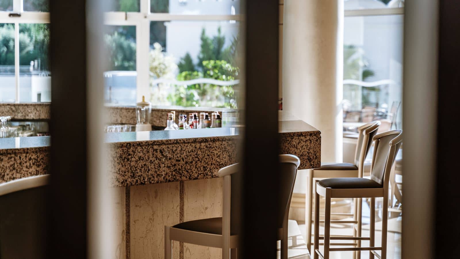 bars-main-bar