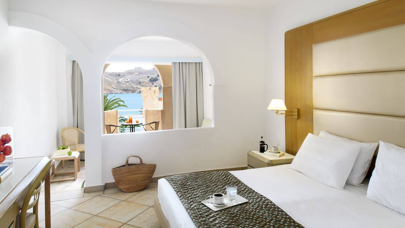 rooms-deluxe-junior-suite-sea-view-open-plan