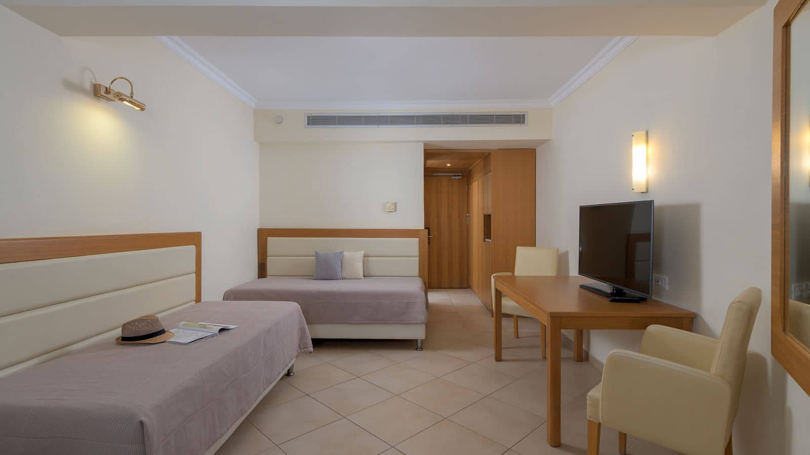 rooms-family-suite-garden-view