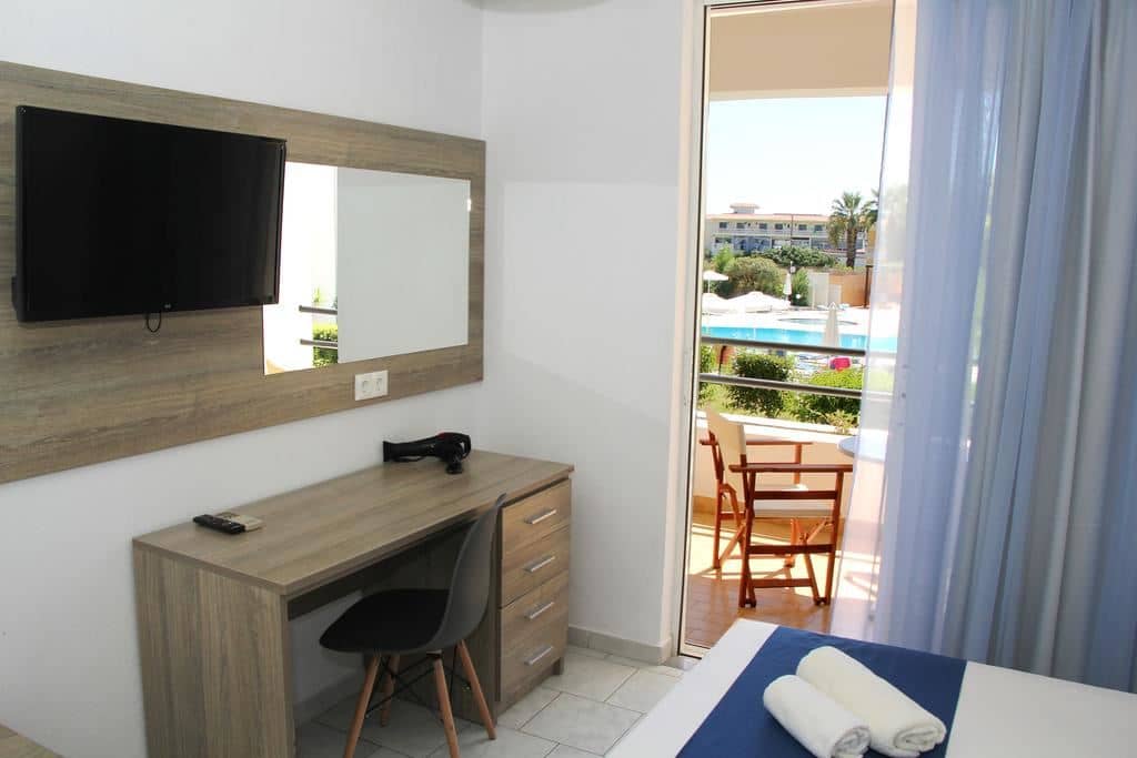 rooms-superior-single-room-with-balcony