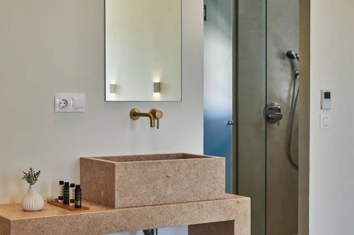 rooms-vip-maisonette-exterior-jacuzzi-gardenview-balcony