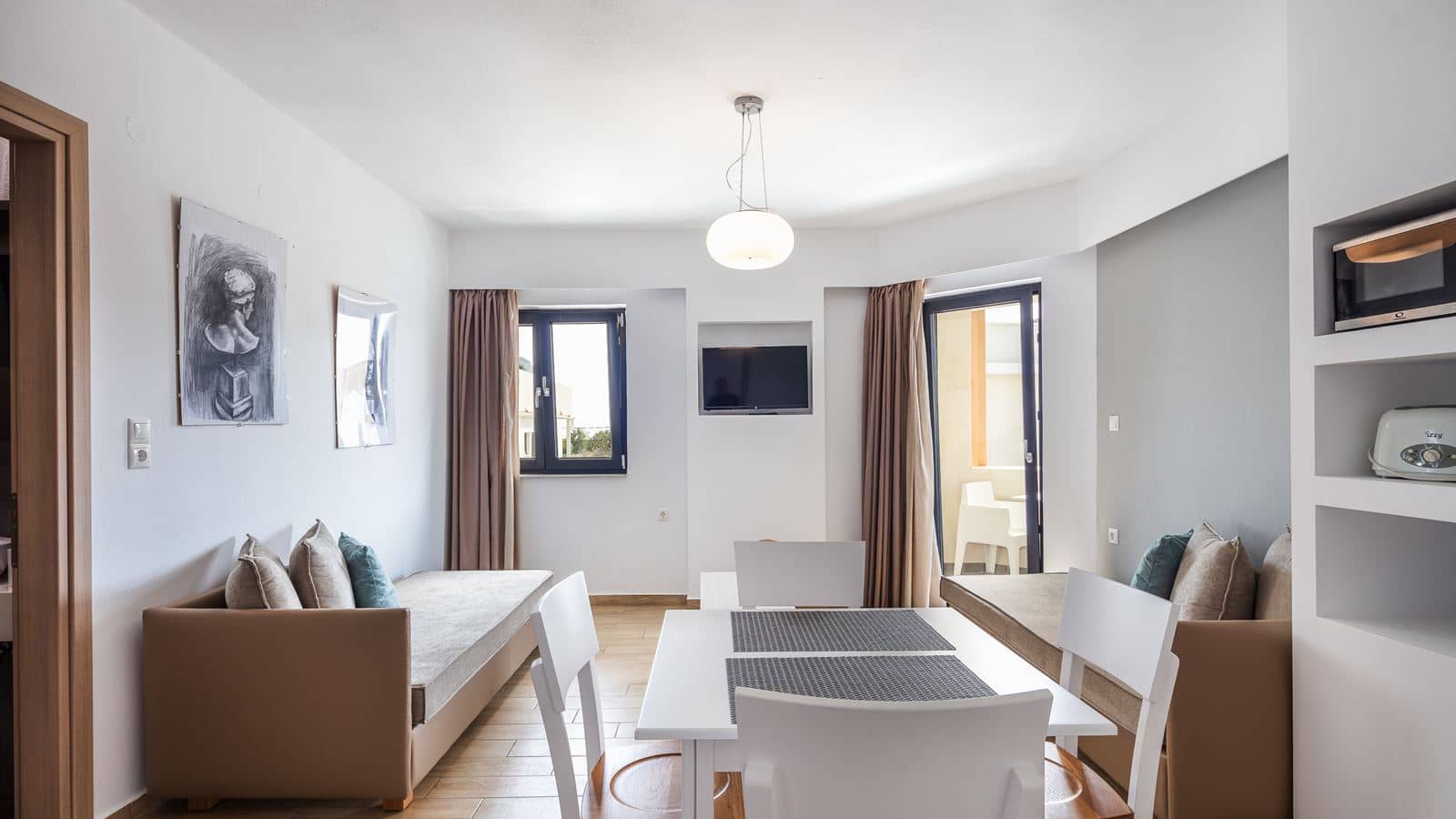 rooms-apartment-1-bedroom-balcony-or-terrace