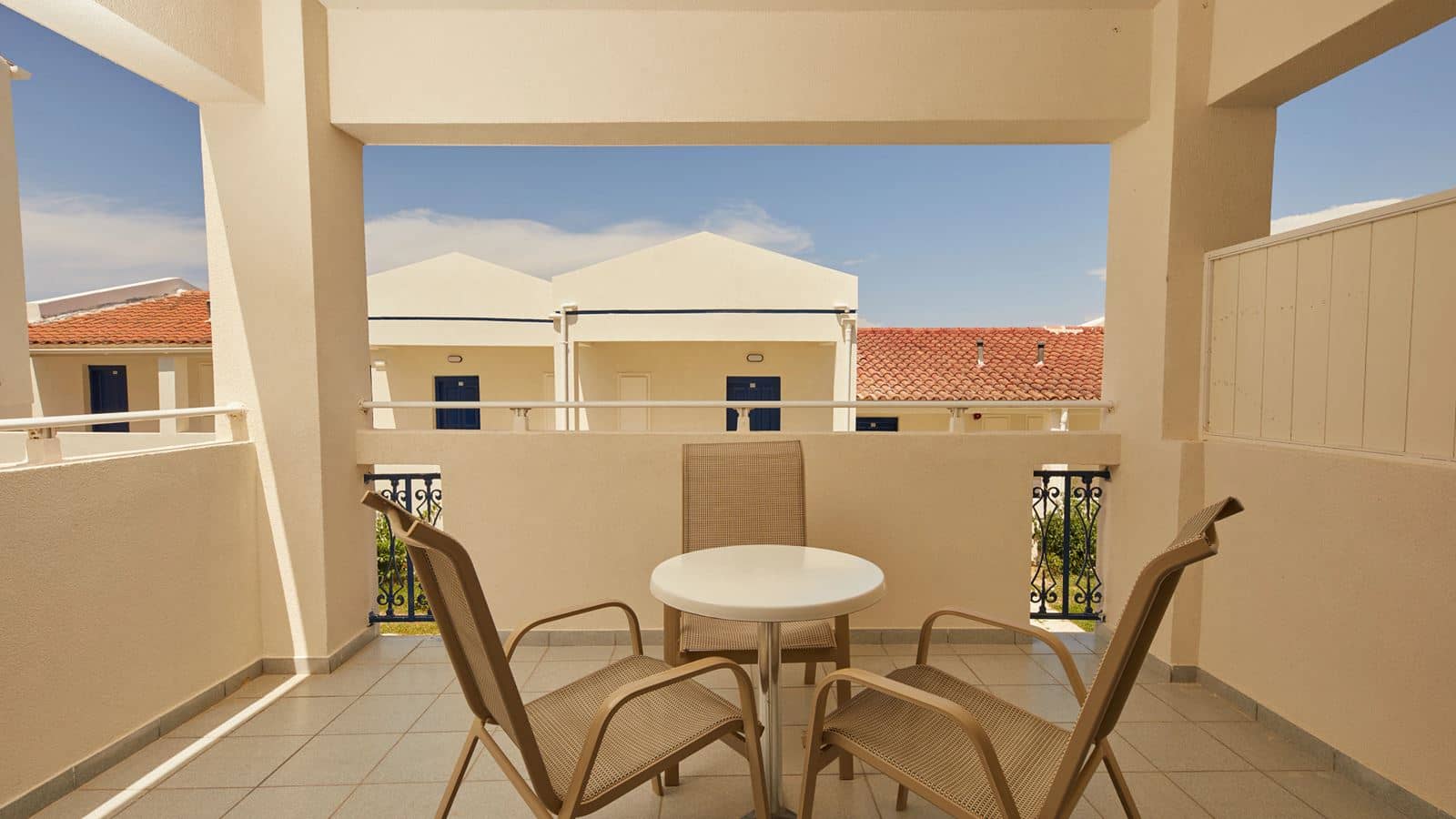 rooms-junior-suite-inland-view