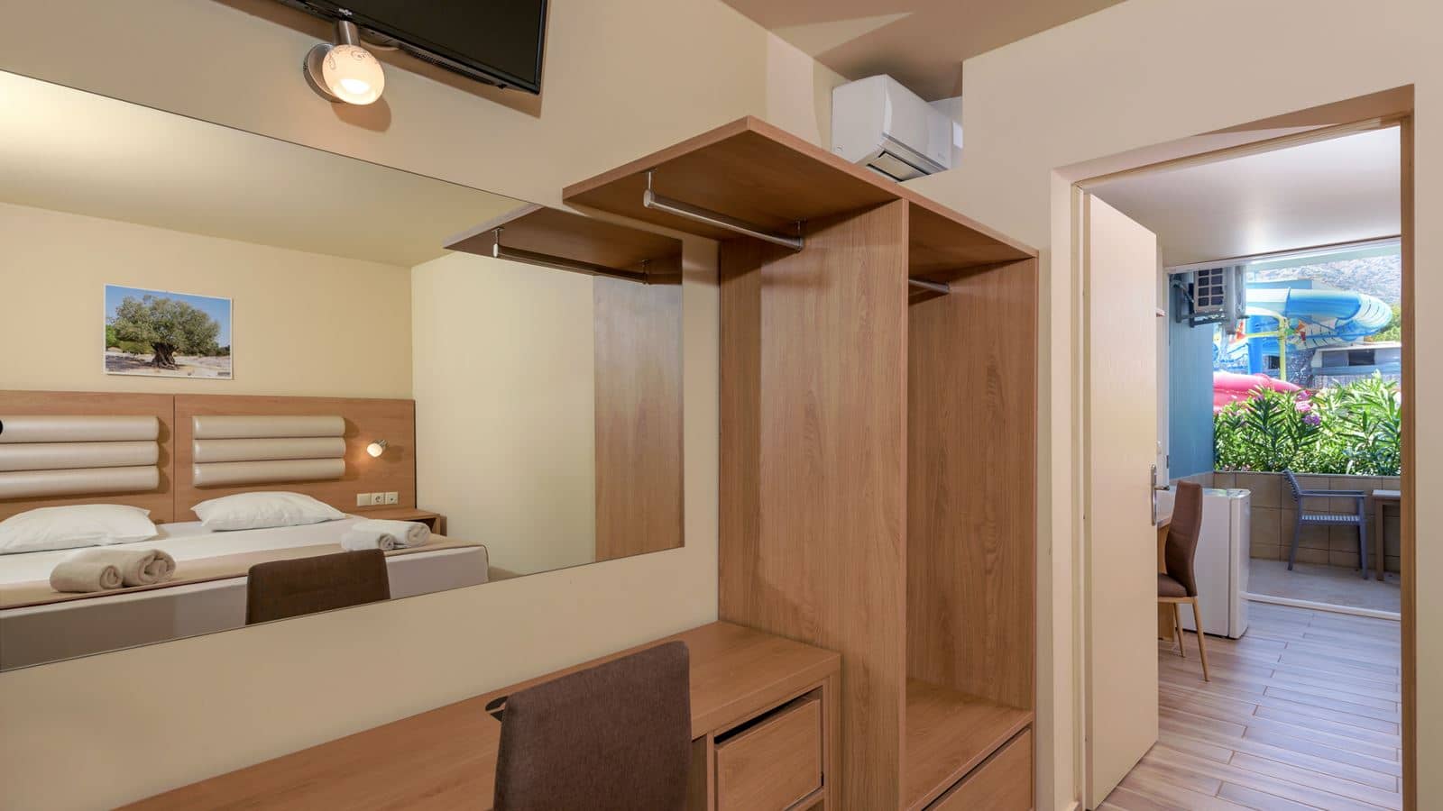 rooms-family-2bed-room