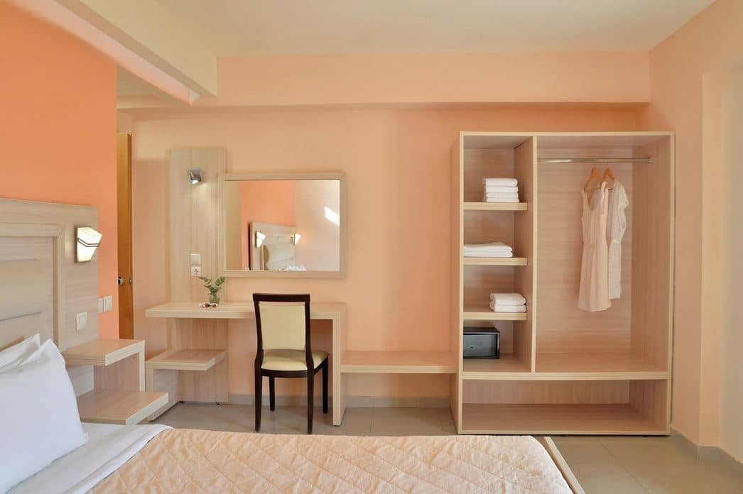 rooms-family-1-bedroom-room