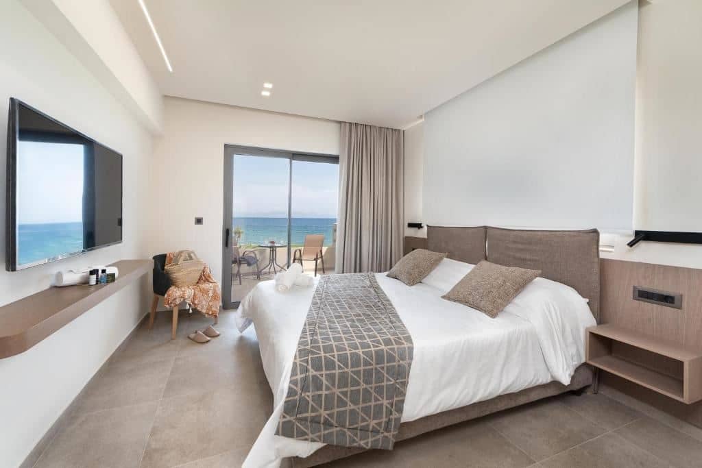 rooms-room-singleuse-poolsea-view-balcony