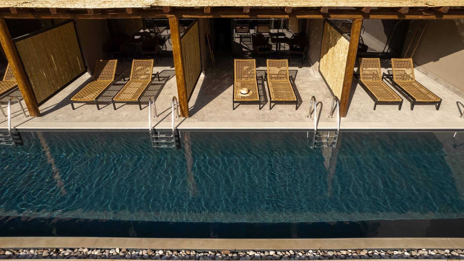 rooms-double-swim-up-pool-room