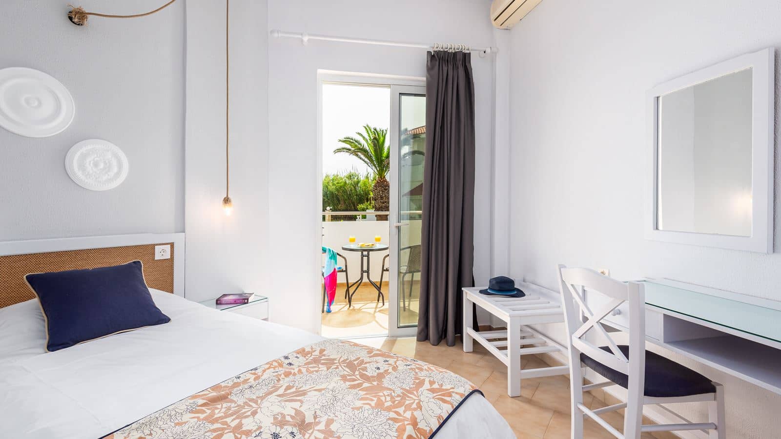 rooms-classic-double-side-sea-view