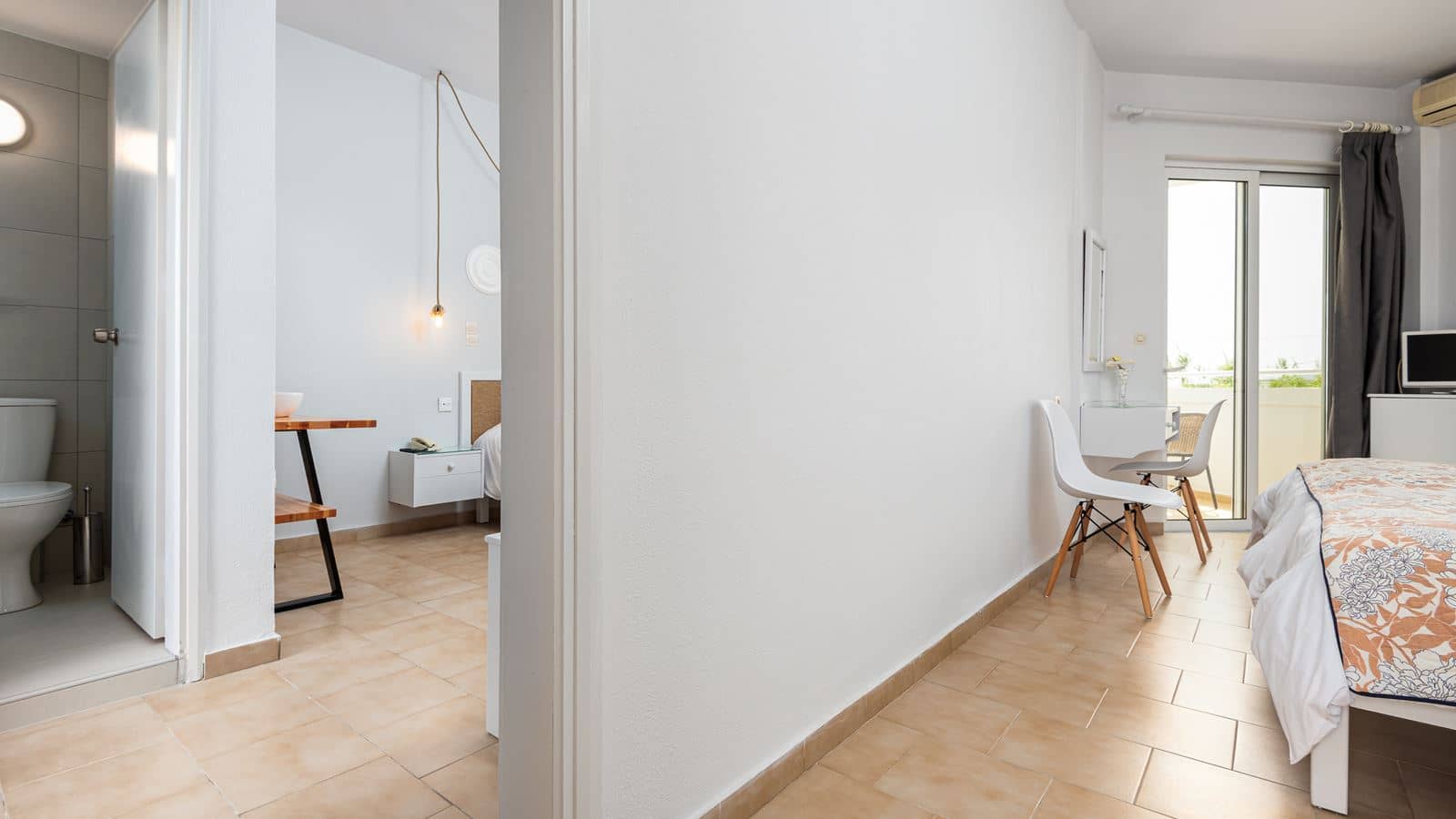 rooms-friend-and-family-room-sea-view