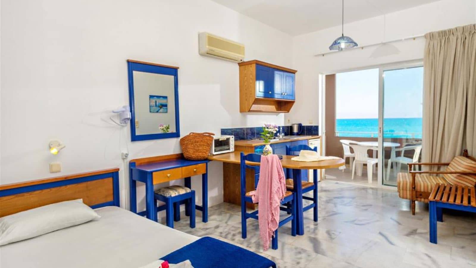 rooms-apartment-side-sea-view-4-pax