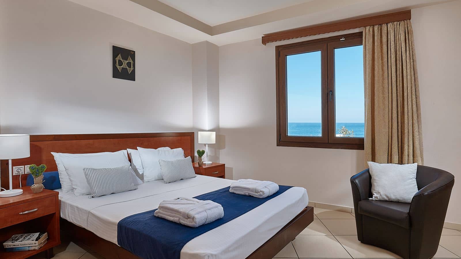 rooms-family-1-bedroom-balcony-or-terrace