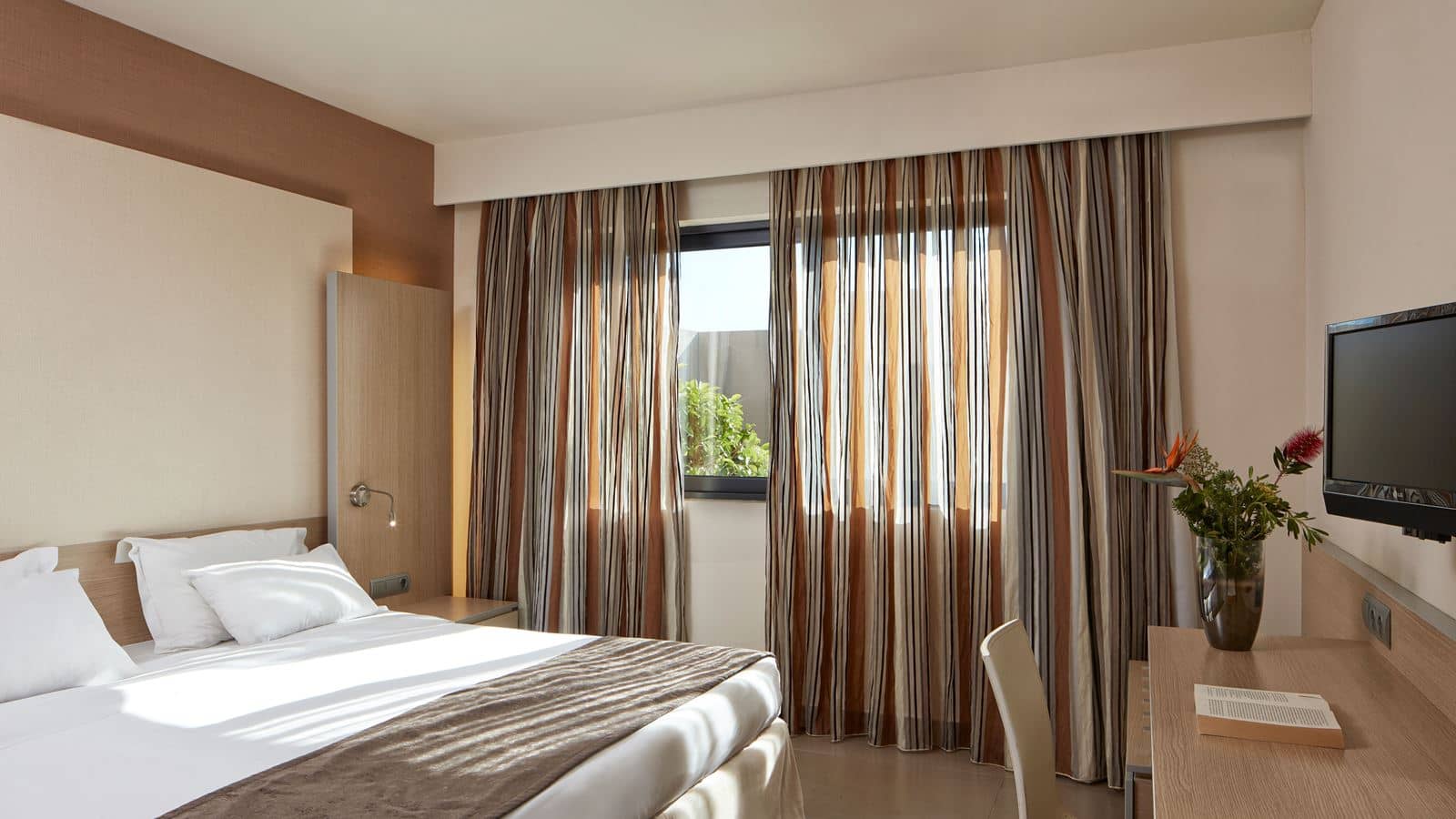 rooms-superior-family-suite-inland-view