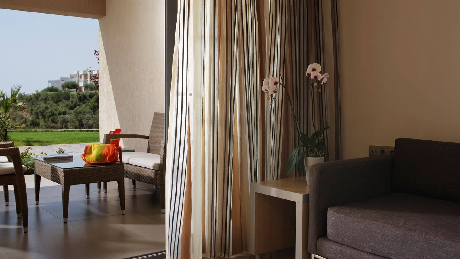 rooms-superior-family-suite-inland-view