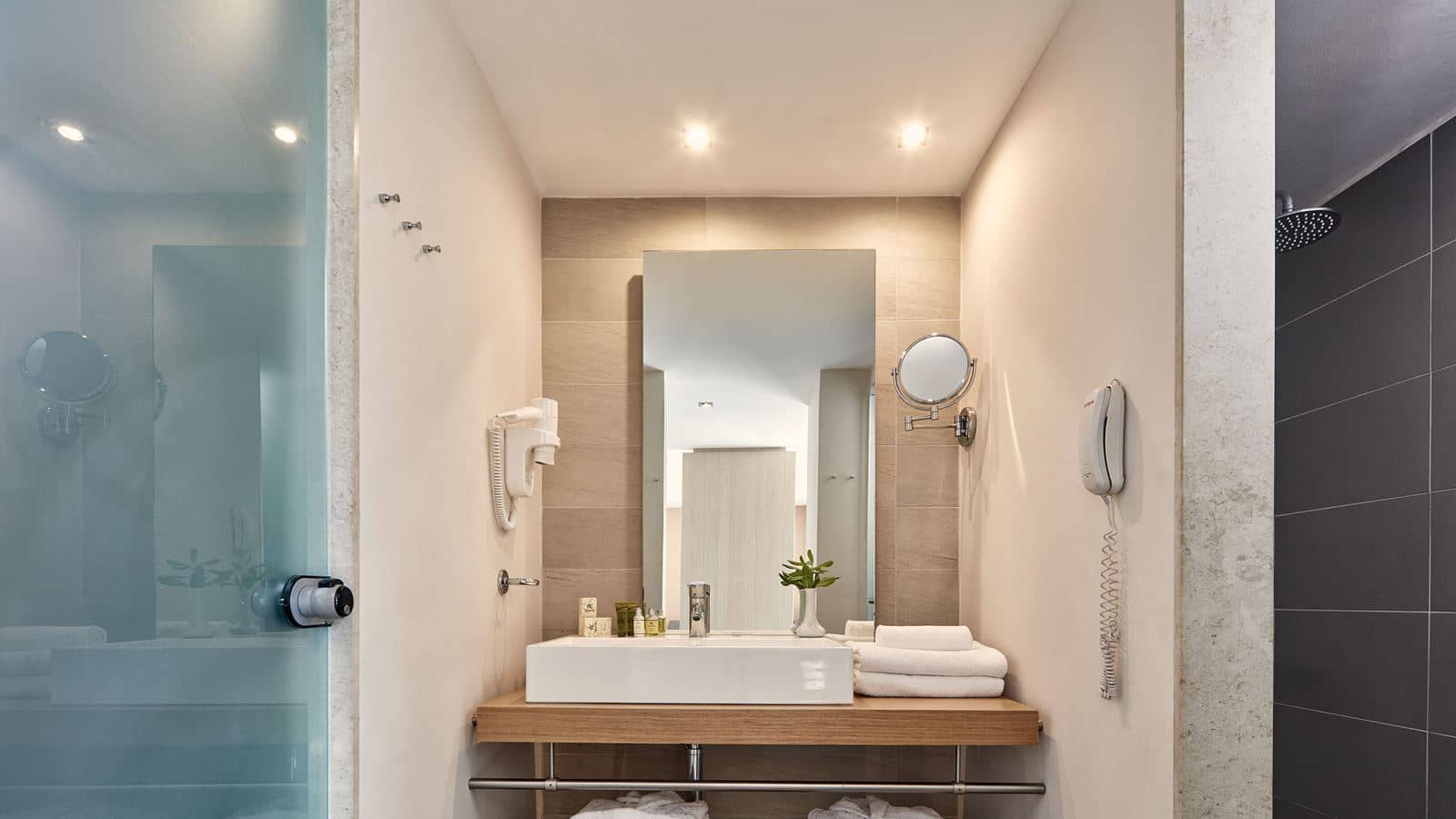 rooms-superior-family-suite-inland-view