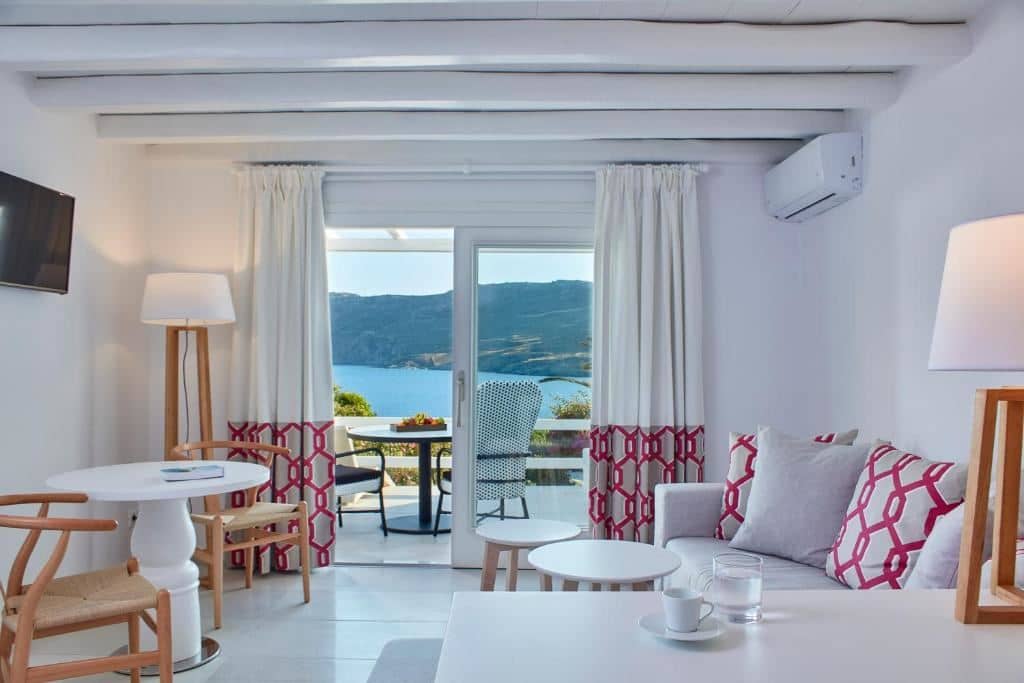 rooms-archipelagos-suite-sea-view-with-outdoor-jacuzzi